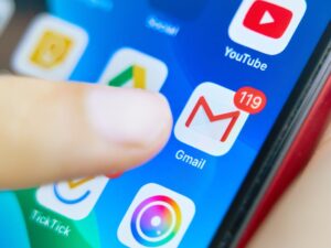 melacak hp lewat email